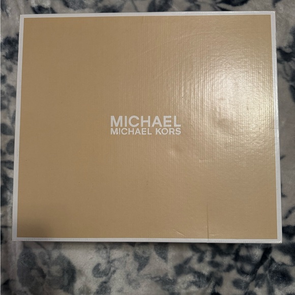 “MICHAEL KORS”Women's Paola Platform Sandal. - Picture 5 of 7